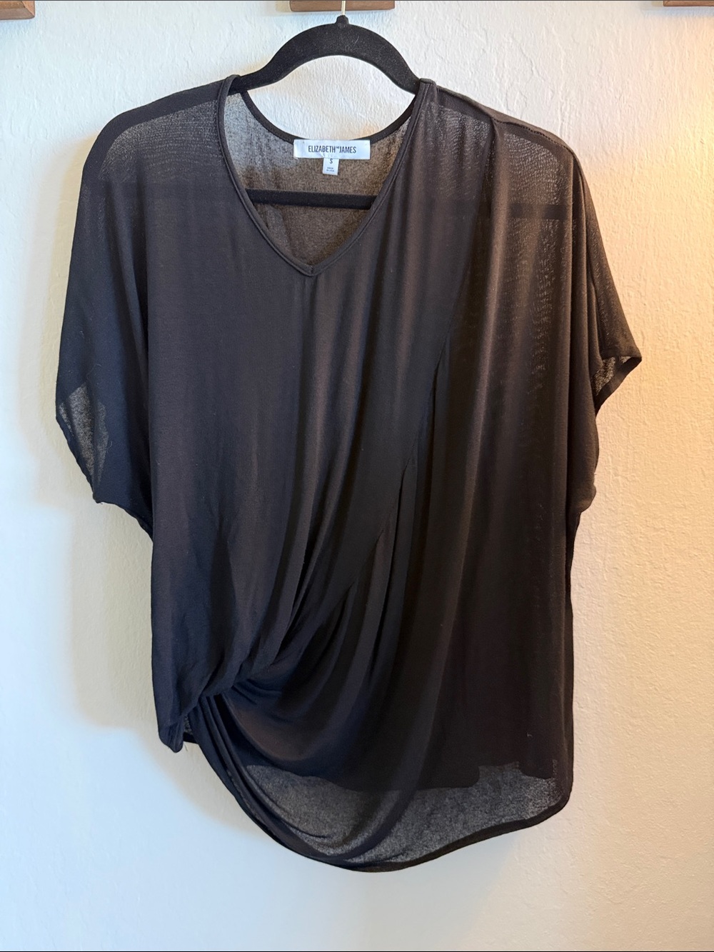 Elizabeth and James Black Short-Sleeve V-Neck Twist-Hem Top